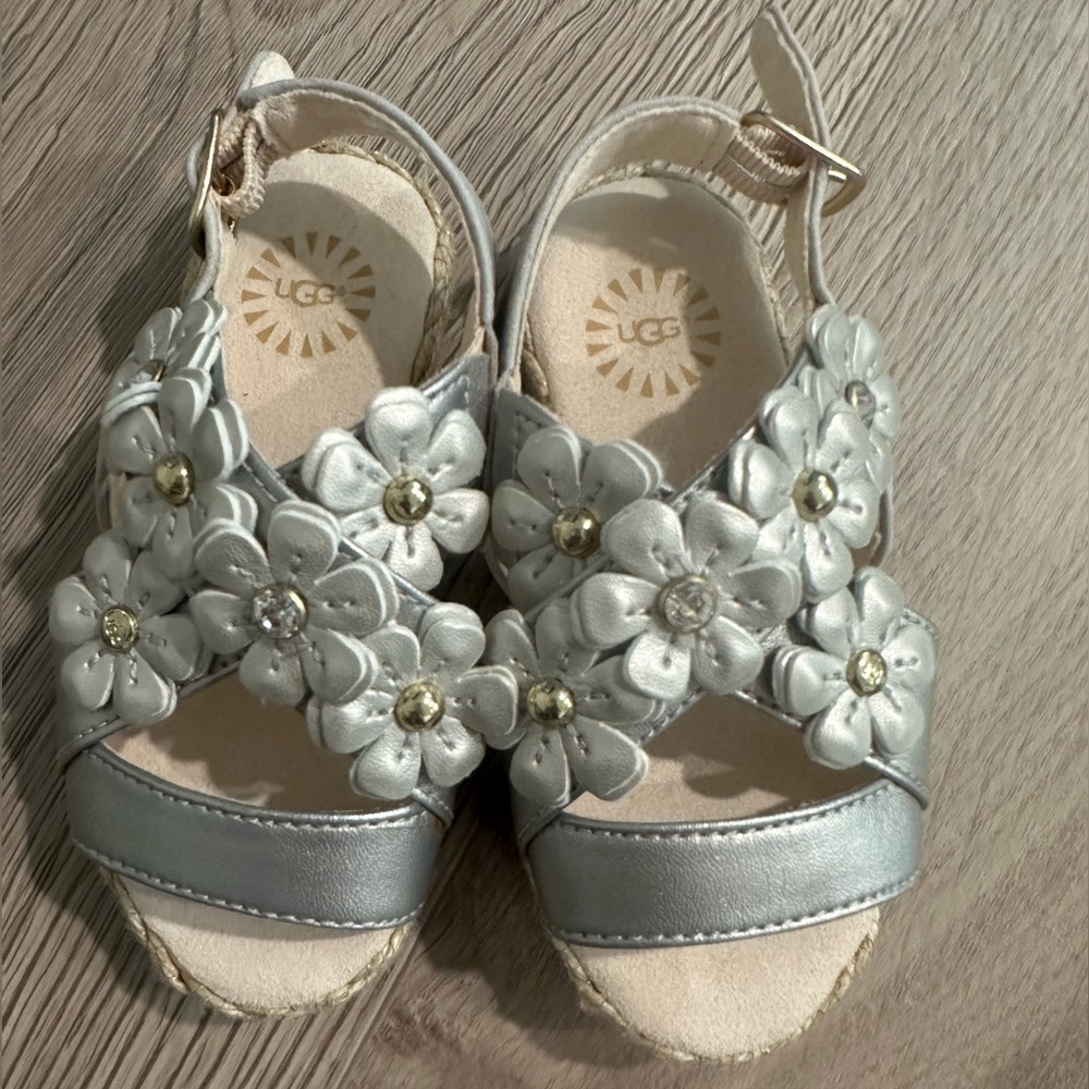 UGG toddler sandals - NEW! Size 7
